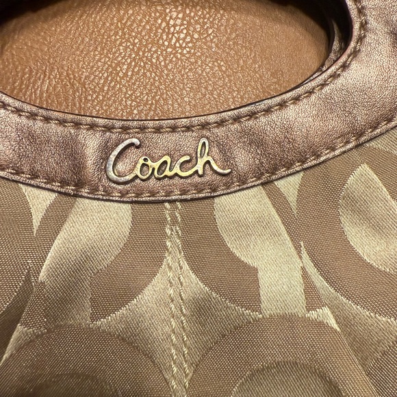Coach Bag E0968-14058 Gold Copper Color handbag as well as shoulder strap - Picture 3 of 10